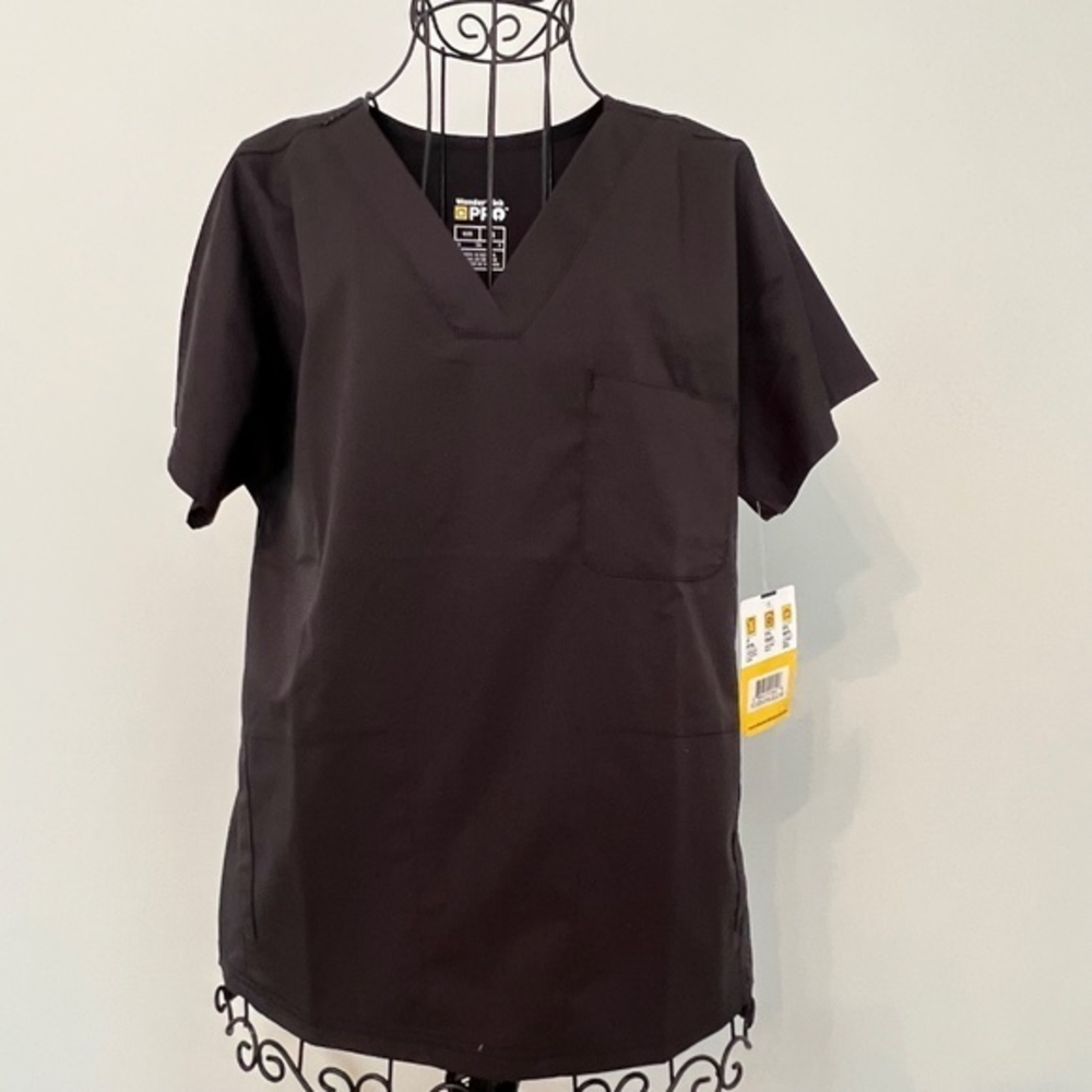Wonder Wink Scrub Top NWT‎